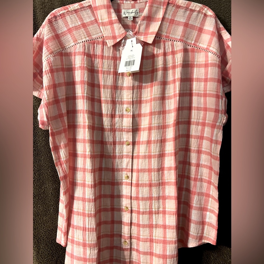 Wonderly Women’s XL peachy pink shirt